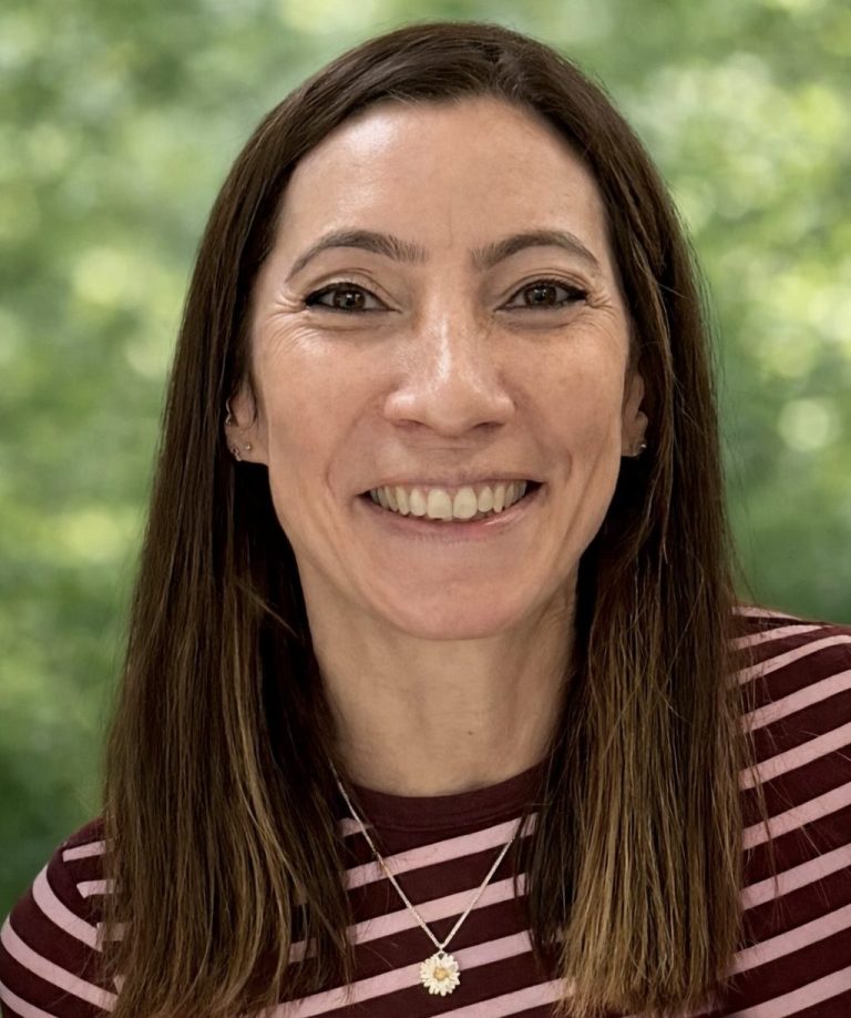 Photograph of Dr Leanne Harper, Female Therapist and Clinical Psychologist for women's therapy